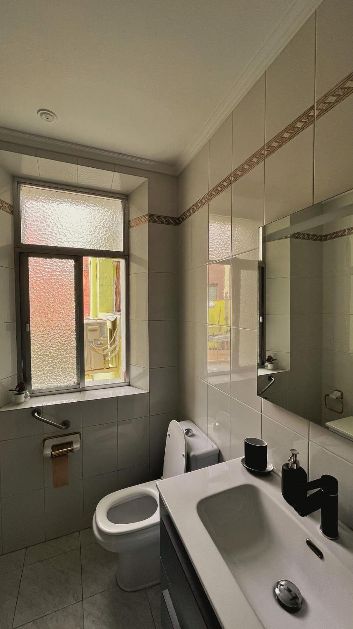 Family Room Private Bathroom