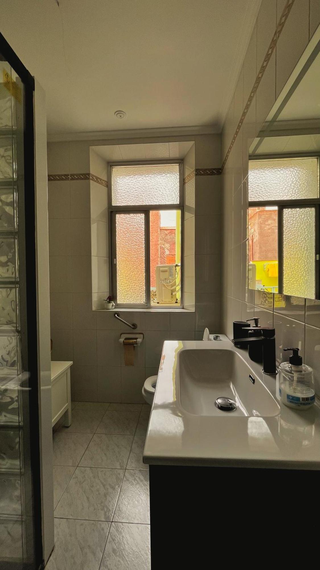 Family Room Private Bathroom