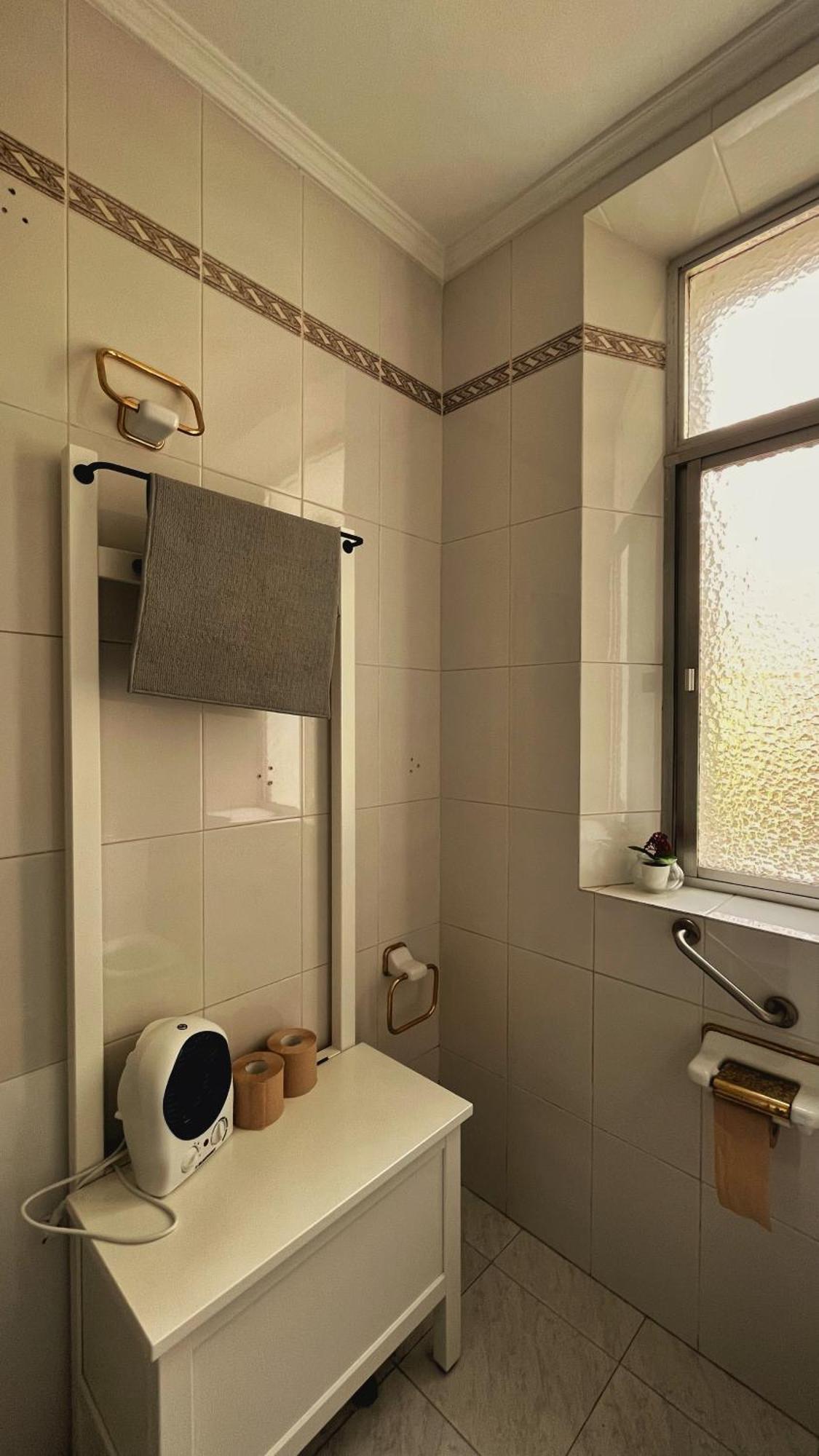 Family Room Private Bathroom