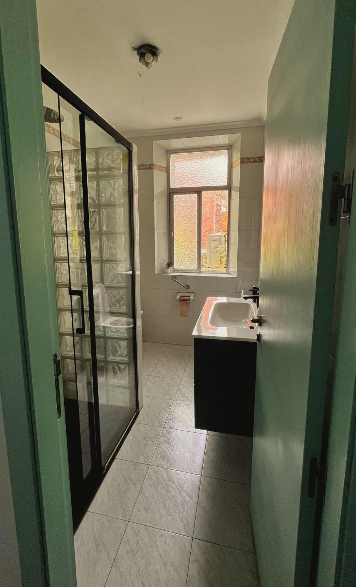 Family Room Private Bathroom